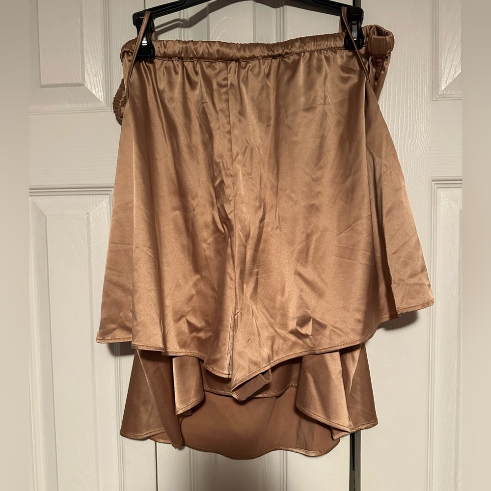 NWT Skims hotel shine sleep set pajamas tank and shorts - gold XL - Picture 9 of 9